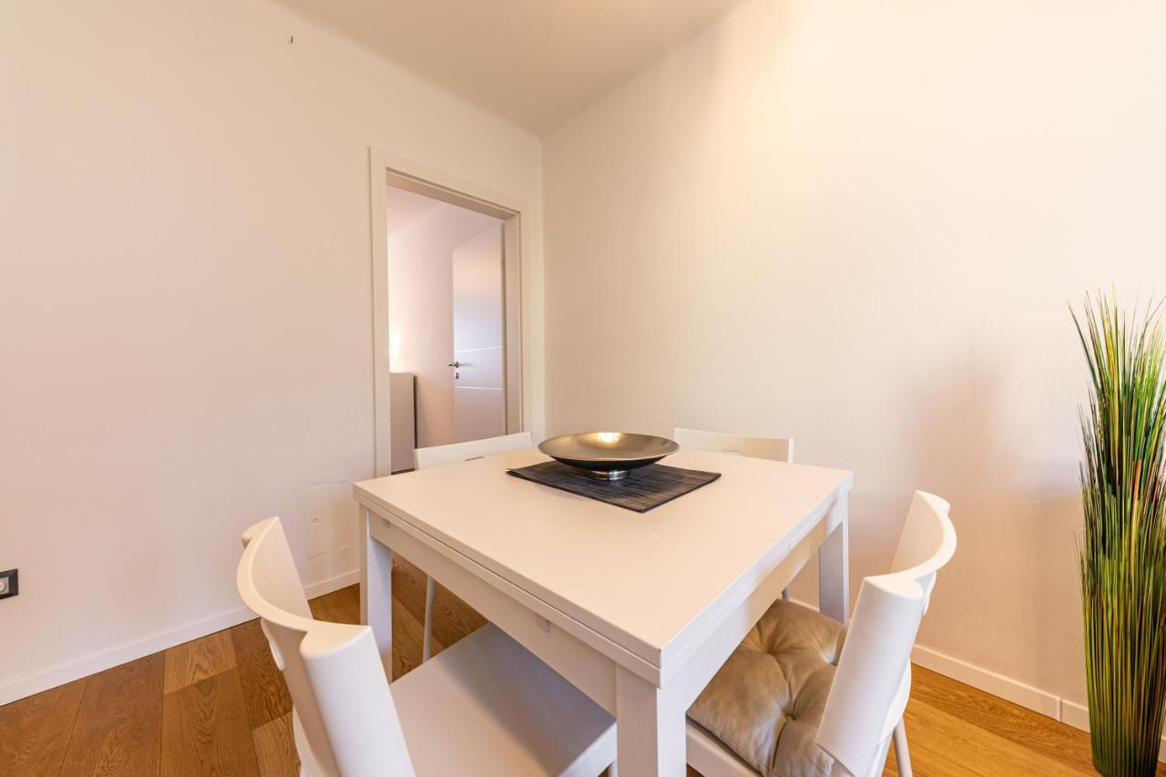 Bright + Near Belvedere By Jr * Vienne